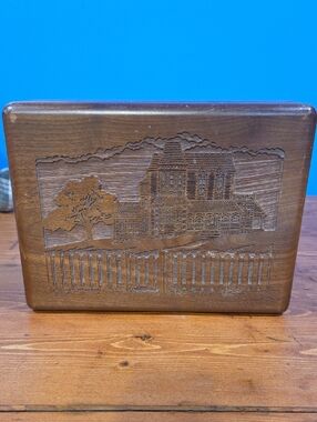 Wood Laser-carvered House Motif Decorative Walnut  Jewelry Box
